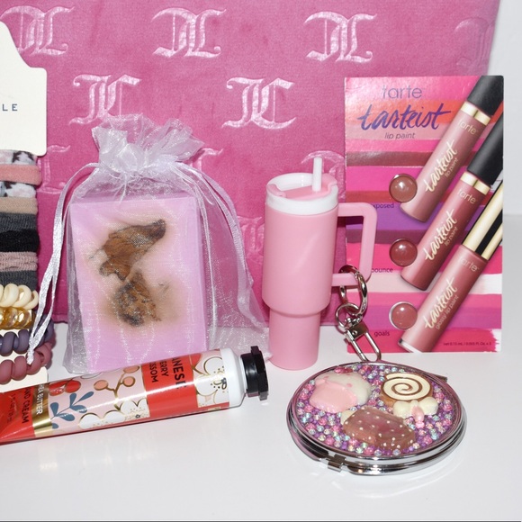 24pc Pink Beauty Bundle Juicy Couture Cosmetic Bag - Picture 3 of 5